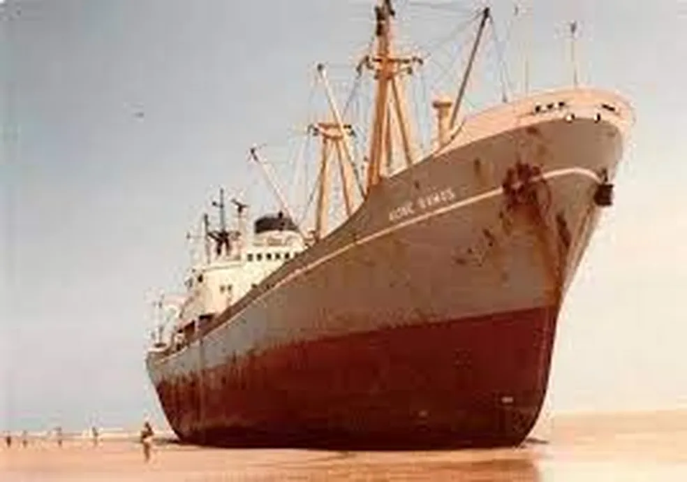 Navio Aline Ramos antes do naufrágio